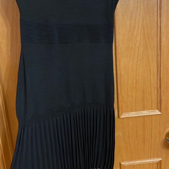 Black short sleeve mini dress with ruffled bottom - Picture 2 of 4